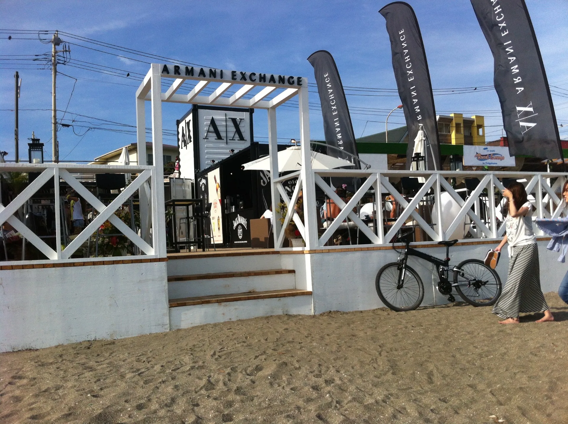 海の家とアルマーニとコンテナハウス